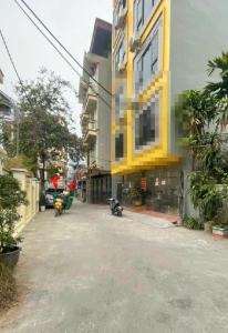 BÁN NHÀ GẦN KĐT CIPUTRA -NHÀ 6 TẦNG – THANG MÁY FULL NỘI THẤT - Ô TÔ ĐỖ CỬA.